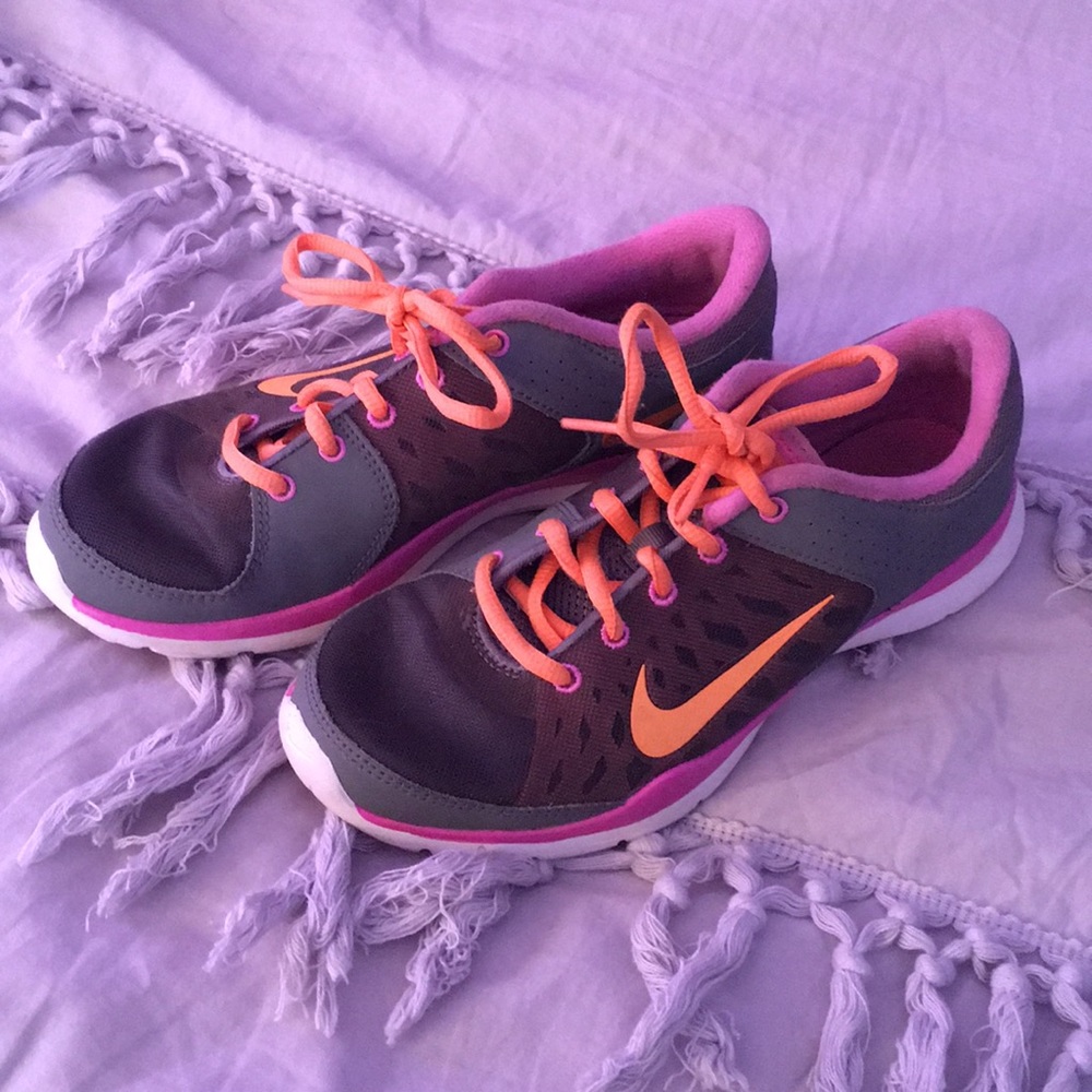 BRAND NEW NIKE RUNNING SHOE 👟